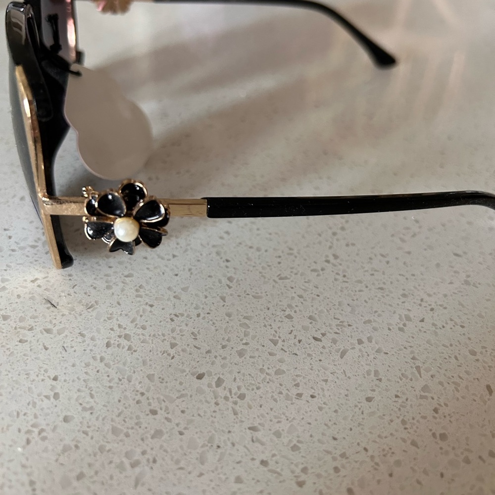 Retro black sunglasses with flower.